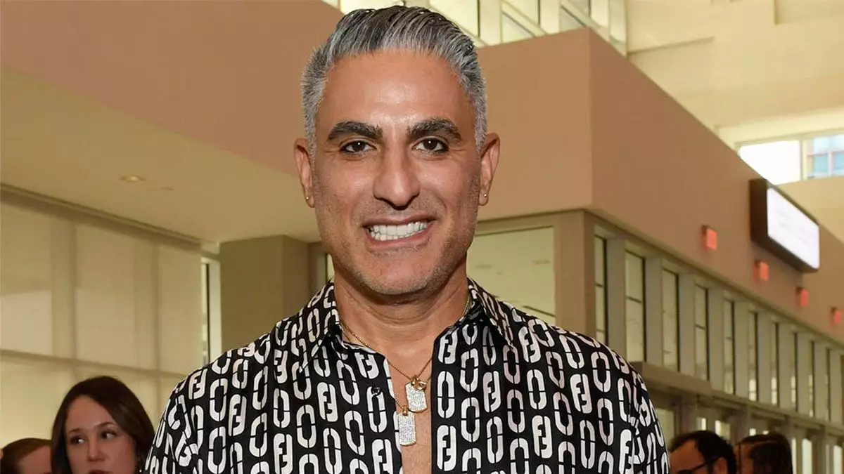 Звезда "Шахов Сансета" заявляет, что иранцы поддерживают военные действия, несмотря на критику со стороны США.