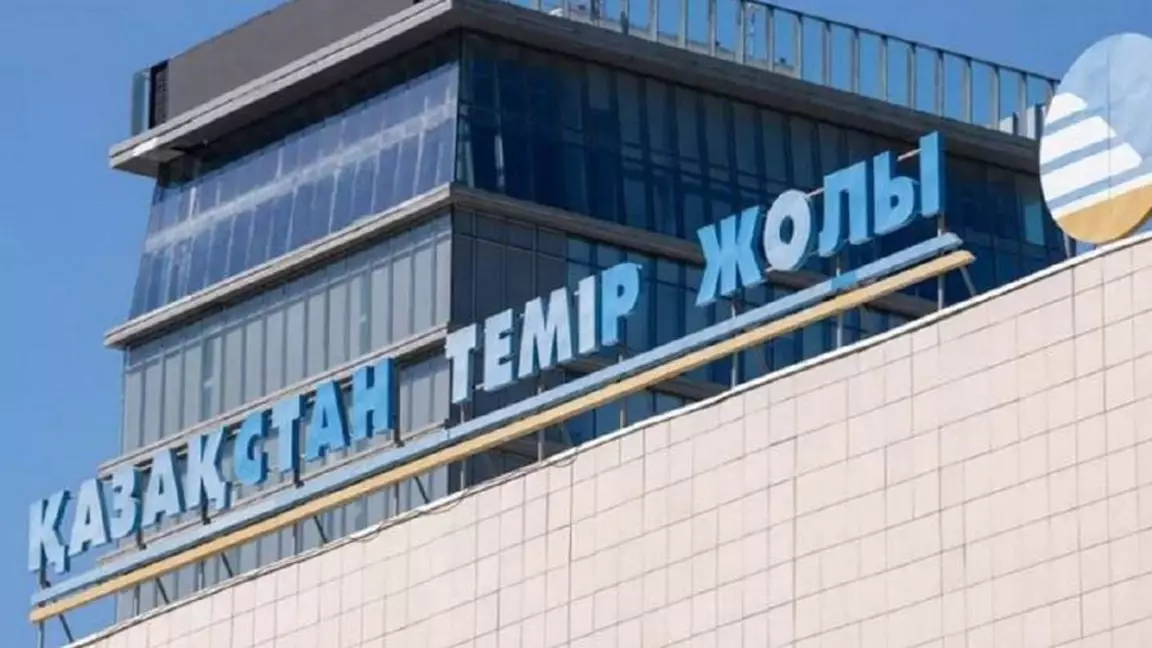 Жаңатас станциясында маневр кезінде локомотивтер соқтығысты - ҚТЖ