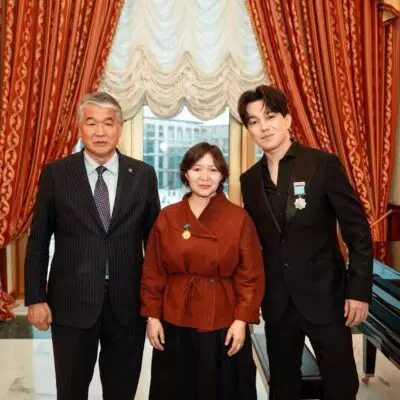 Димаш Кудайберген и Самал Еслямова получили престижные награды ТЮРКСОЙ в Астане