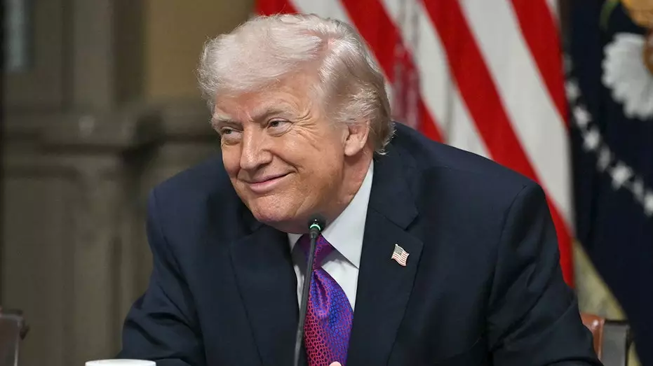 Цифры показывают, насколько Трамп сократил численность госслужащих.