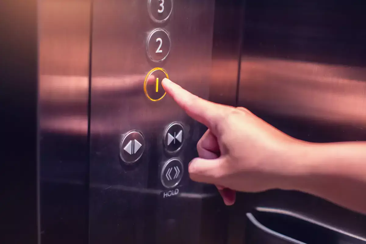 Россиянин попал в изолятор в Малайзии из-за царапины в лифте элитного отеля - новости на Lada.kz 05.03.2026