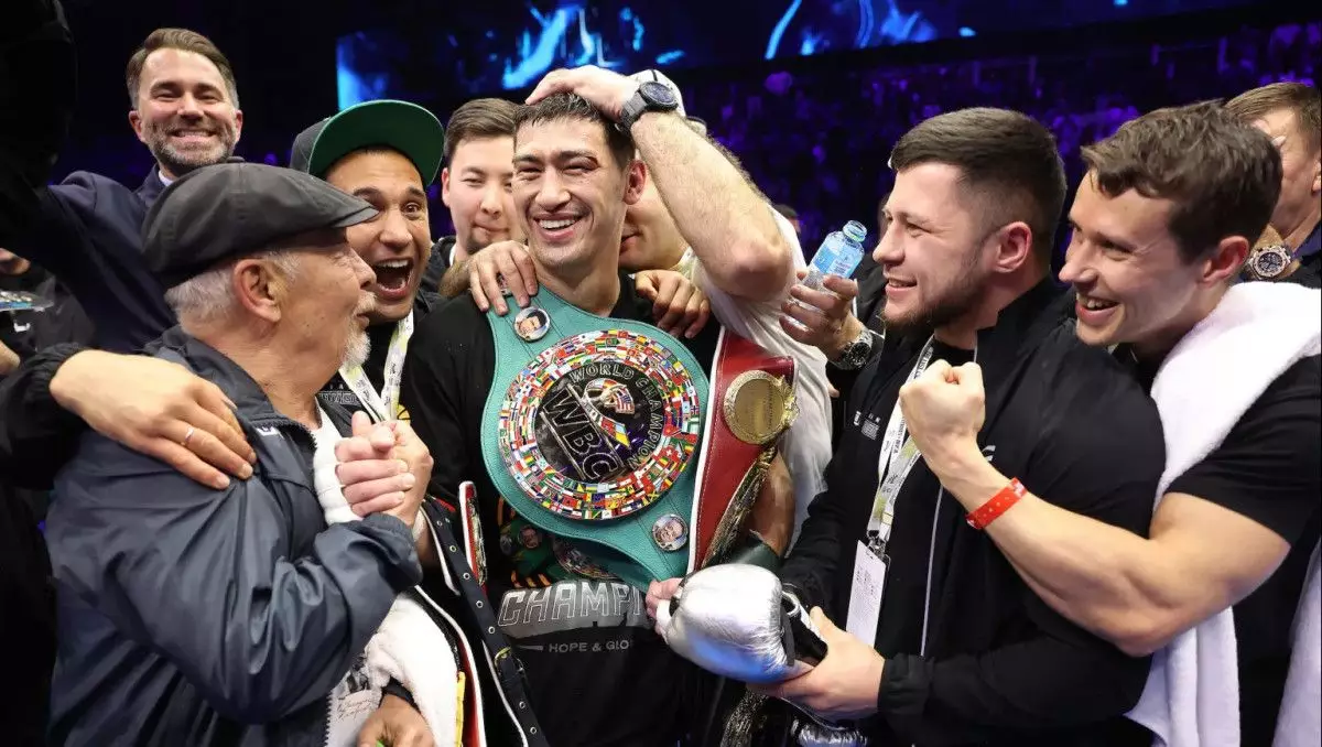 «Неге көрмеске?»: Дмитрий Бивол қай салмаққа ауысуы мүмкін екенін айтты