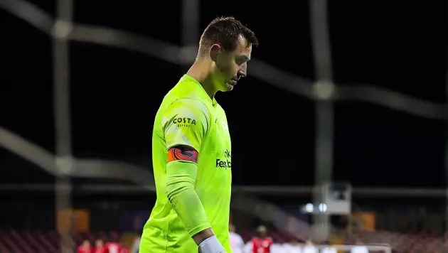 Казахстанец отразил два пенальти и вывел зарубежный клуб в полуфинал Кубка