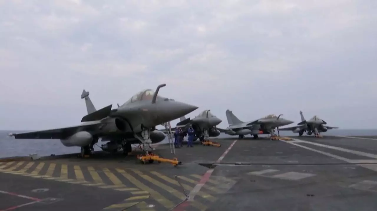 Франция АҚШ-қа ұшақтарын орналастыруға рұқсат берді