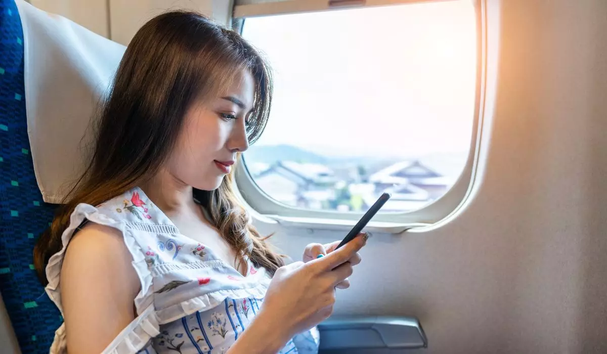 Жаңа ереже: Құлаққапсыз видео көретін жолаушыларға ұшаққа өмір бойы кіруге тыйым салынады