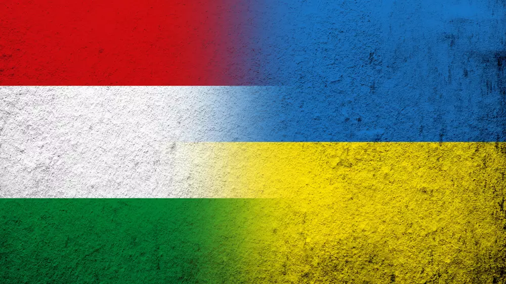 Международный скандал: в Венгрии захватили инкассаторские машины украинского банка