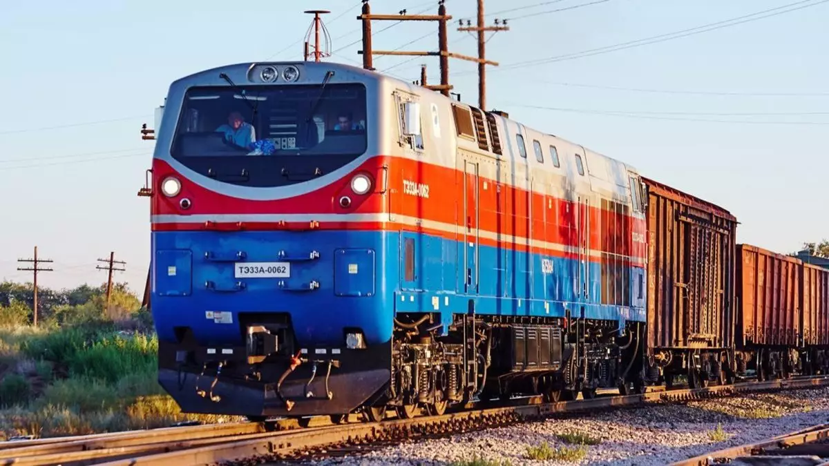 Жамбылда екі жүк пойызы соқтығысты: машинист мас болған ба?