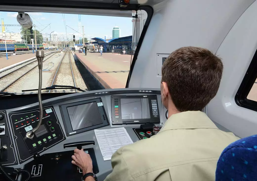 Жамбылда екі жүк пойызы соқтығысты: машинист мас болған ба?