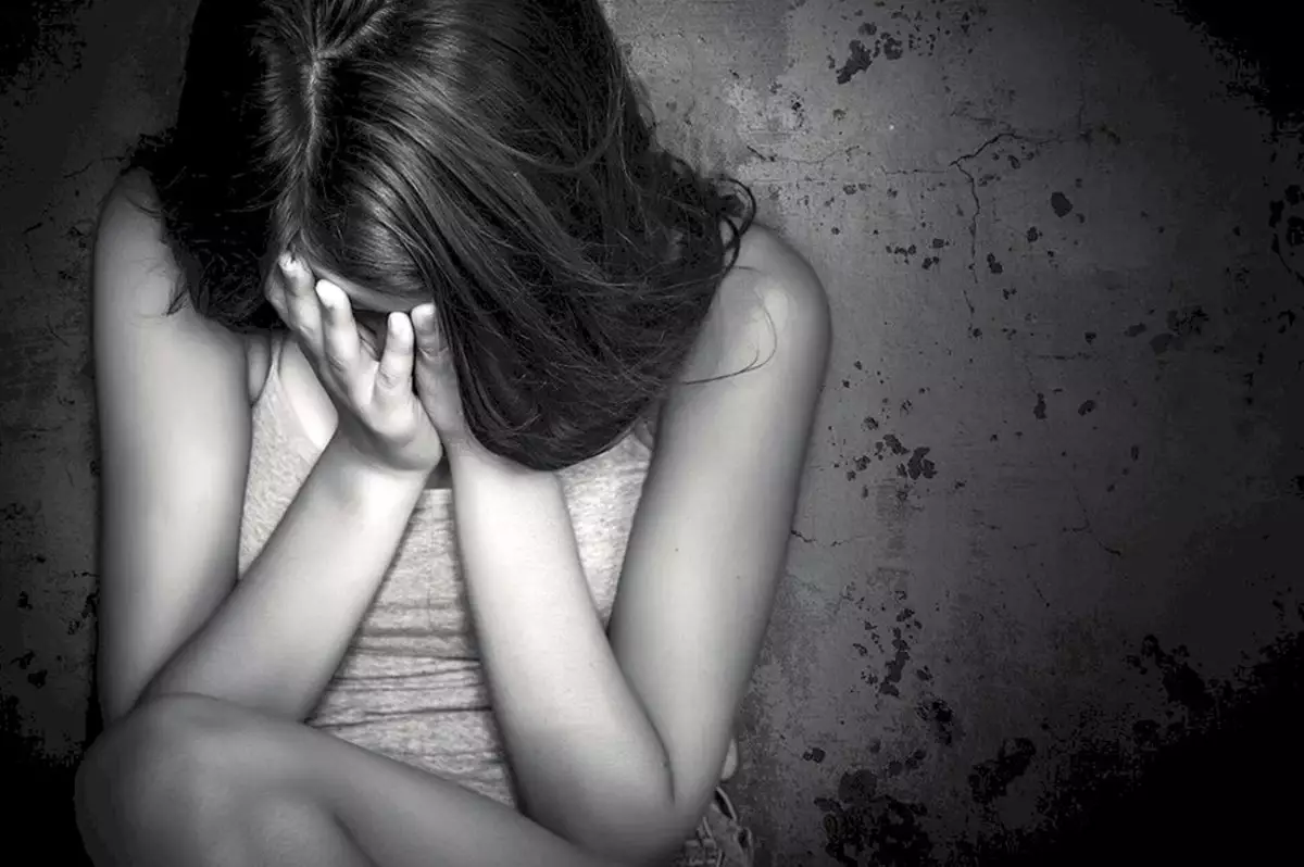 Қостанайлық әйел экс-күйеуінің асыранды қызына жыныстық сипаттағы әрекеттер жасады деп айыптайды