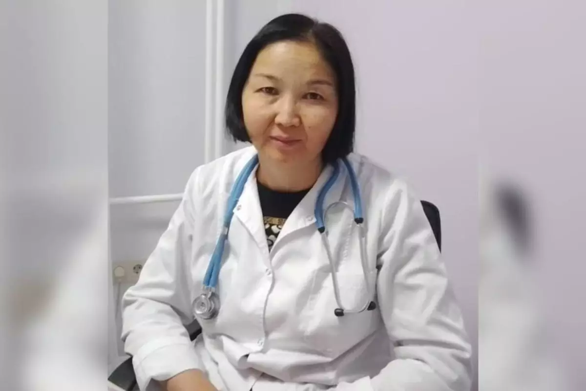 Дәрігер болып жұмыс істеген 30 жыл ішінде - еңбек кітапшасына тек екі жазба бар