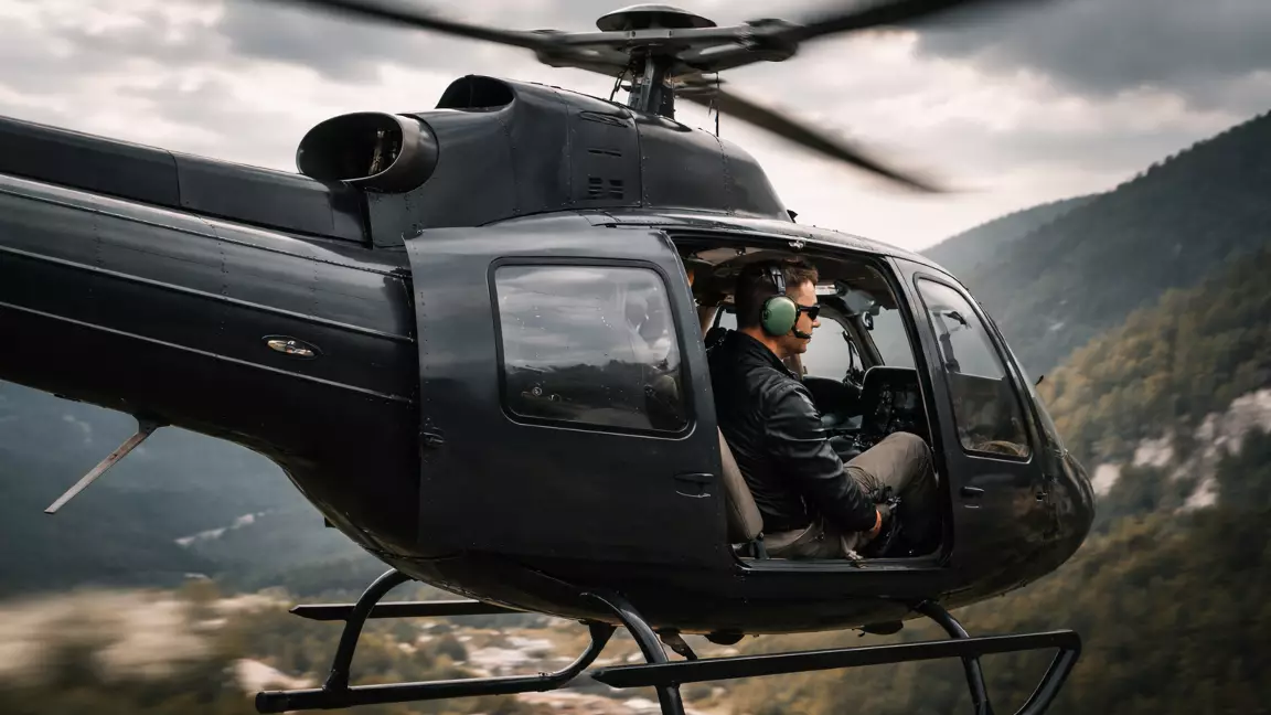 Қырғызстанда түрмеден шыққан кәсіпкер тікұшақпен кетіп қалған