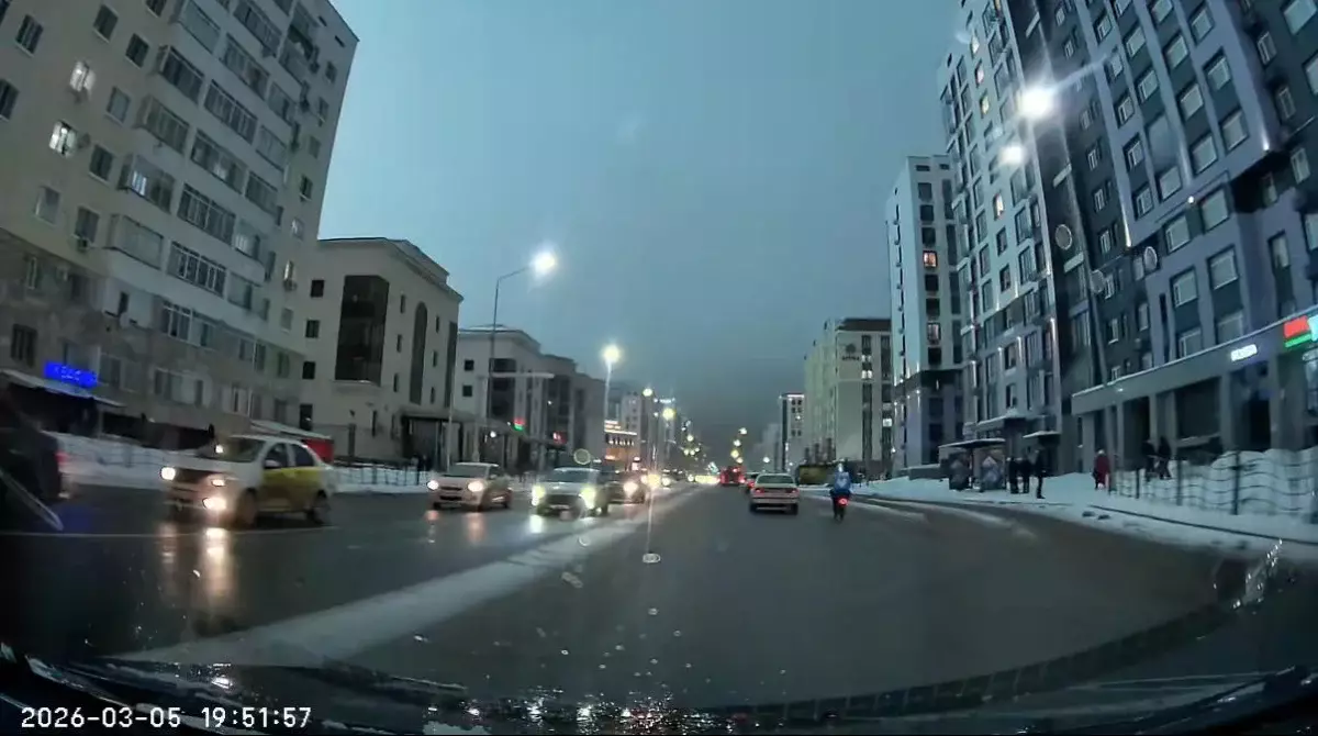 Зеленая вспышка в небе Астаны напугала казахстанцев