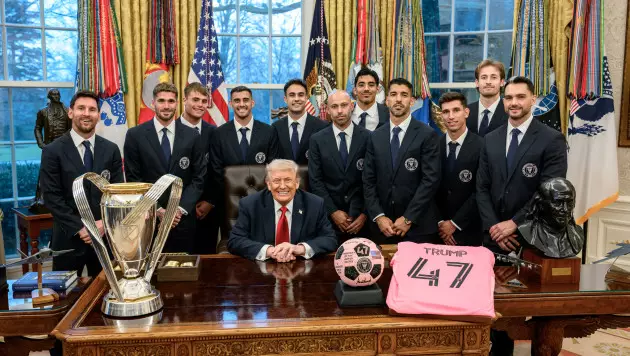 Месси преподнес эксклюзивный подарок Трампу