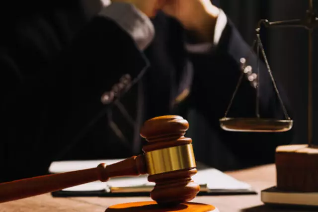 Анасы баласының кесірінен инсульт алған: Ақтөбеде ер адам сал анасының шотынан қыруар қаржы шешіп, әйеліне аударған