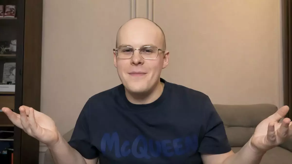 «Возьми телефон, детка»: как строчка из рэп-трека стала главным мемом соцсетей