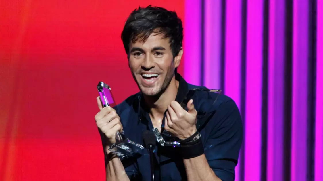 Энрике Иглесиас елімізге қашан келетіні белгілі болды