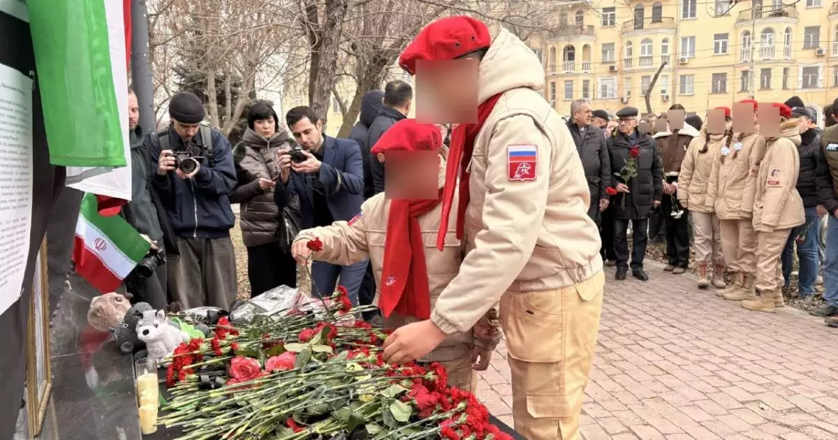  Ресейде оқушылар қаза тапқан аятолла Хаменеидің рухына тағзым етті 