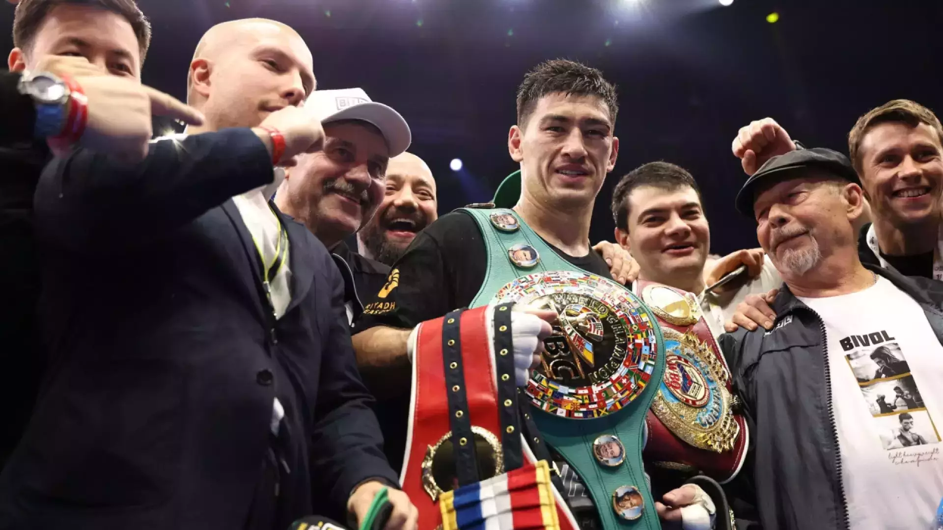 Бивол заявил, что Нуралы Алипа сможет стать звездой в боксе