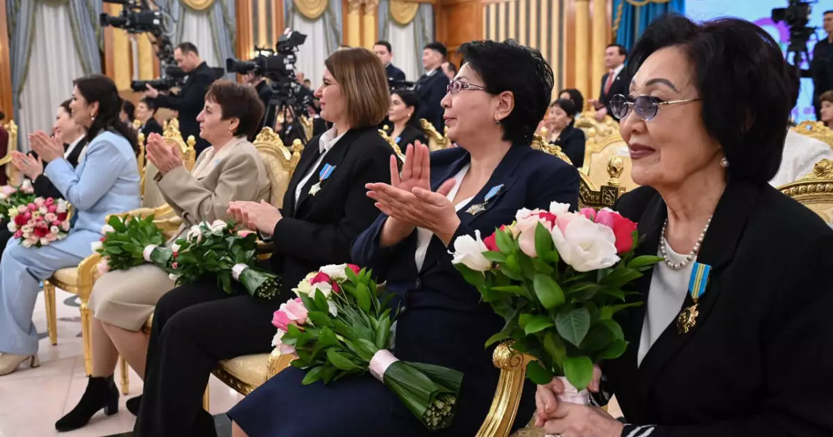  Қазақ әйелдері шаңырақтың ырыс-берекесін арттырып, өнегелі ұрпақ өсіріп отыр – Тоқаев 