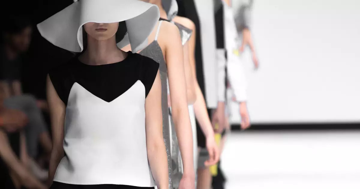  Ақ көйлегім бар дейсің... 