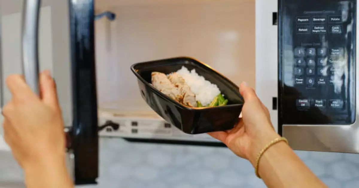  Микротолқынды пеш тағамдағы витаминдерді жоя ма? 