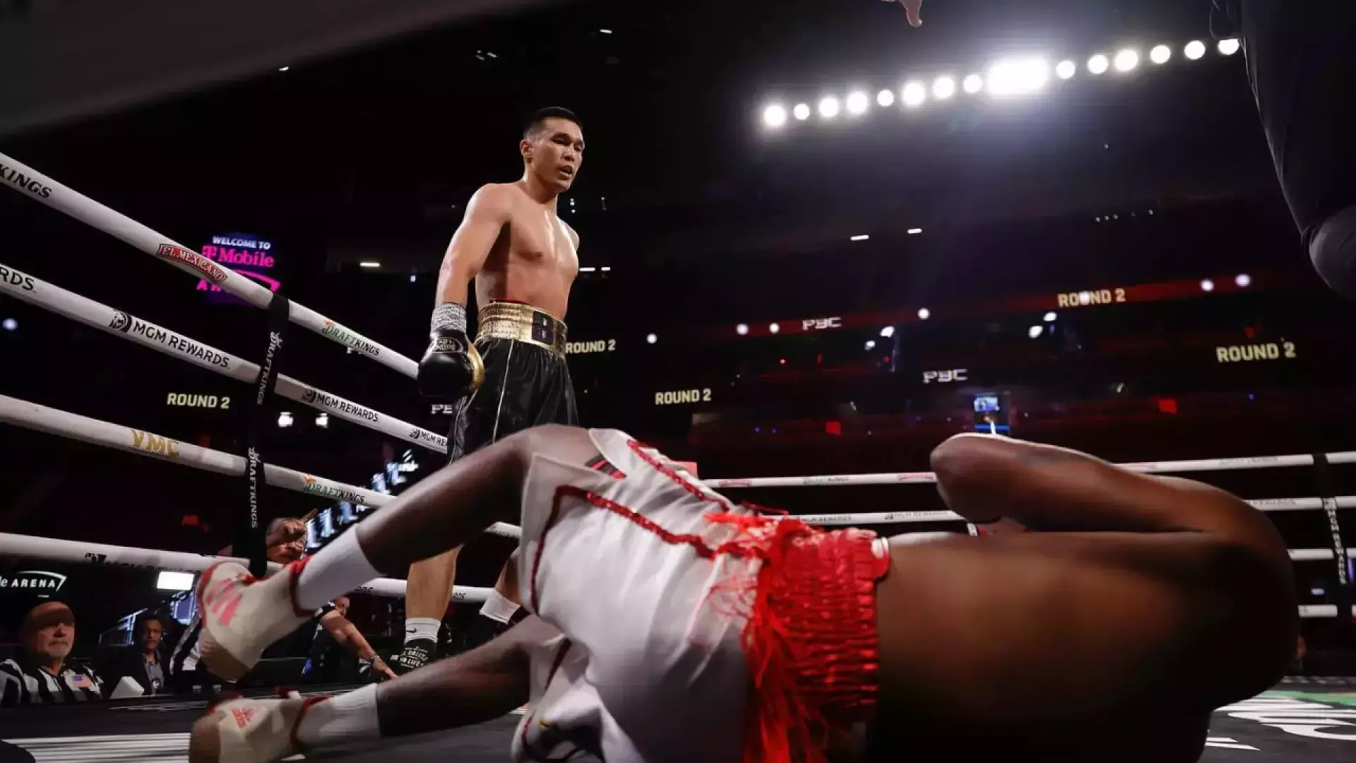 Казахстанскому боксёру предложили бой за звание чемпиона мира WBA