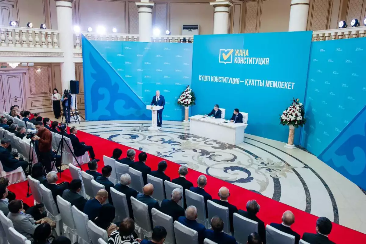 Аким Атырауской области встретился с общественностью региона