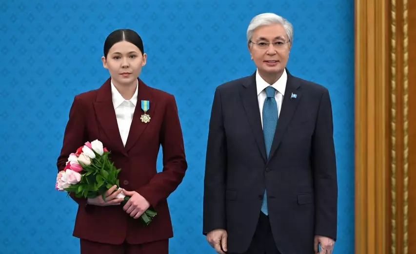 Президент Казахстана наградил сенсационную конькобежку Кристину Шумекову