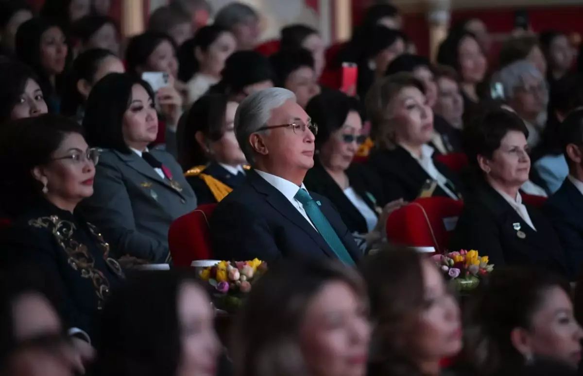 Тоқаев Халықаралық әйелдер күніне арналған мерекелік концертке барды
