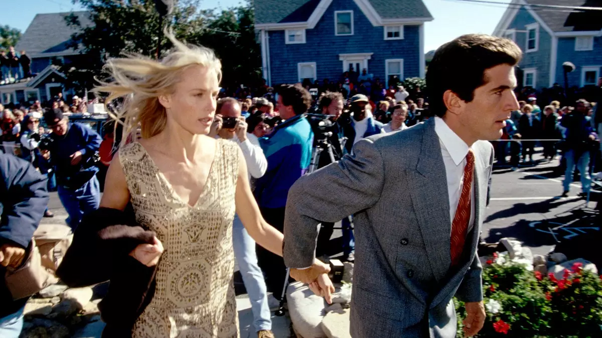 Дэрил Ханна раскритиковала драму о Джоне Кеннеди-младшем "История любви" за "ложное" изображение их бурных отношений.