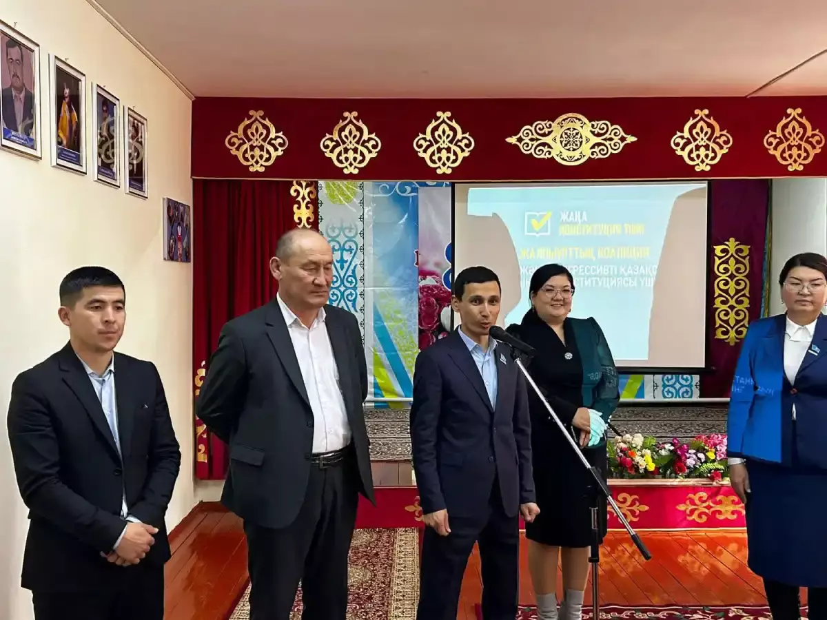 Жаңа Конституция: Коалициясының мүшелері Жетікөл ауылының тұрғындарымен кездесті