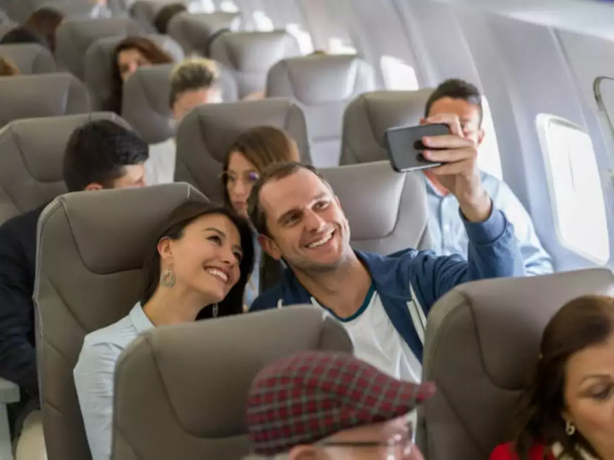 Ограничения на съемку в самолете: новые правила для пассажиров в полете - новости на Lada.kz 06.03.2026