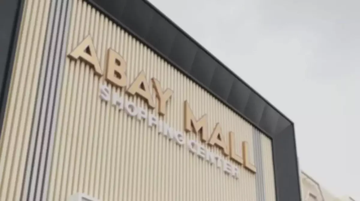«ABAY MALL»: вывеска нового торгового центра в Таразе вызвала споры в сети