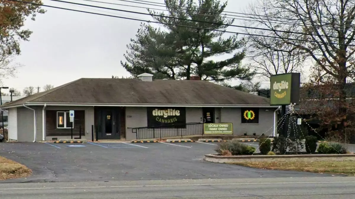 Отряд девочек-скаутов привлёк внимание, продавая печенье у магазина каннабиса.