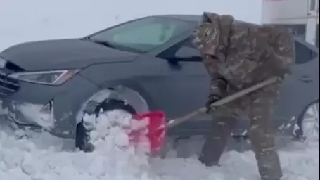 Ақтөбе облысында қар құрсауында қалған 17 адам құтқарылды