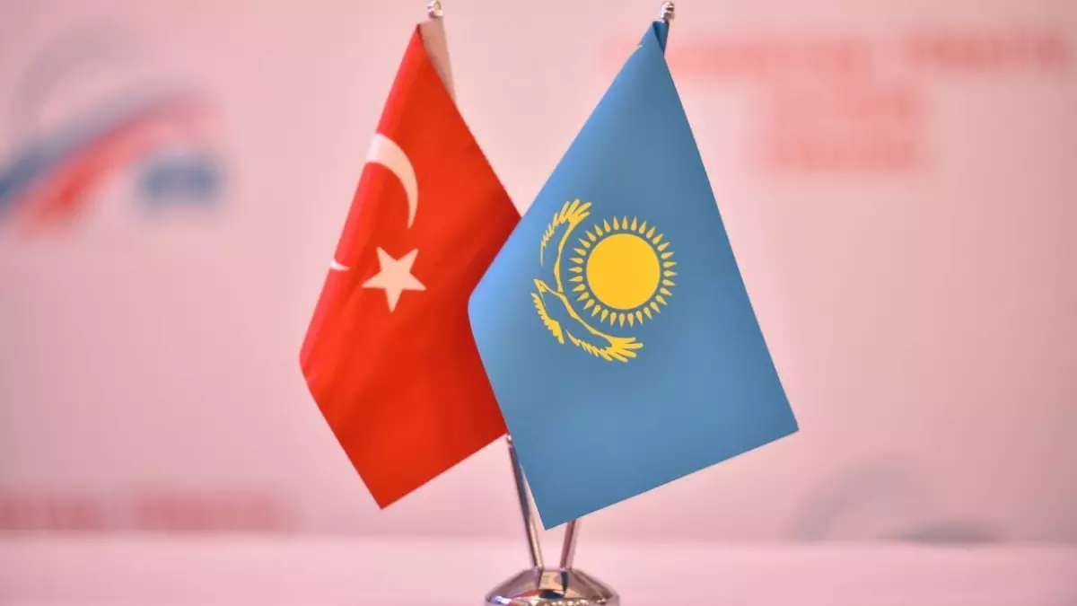 Көшербаев Түркияның сыртқы істер министрімен Таяу Шығыстағы жағдайды талқылады