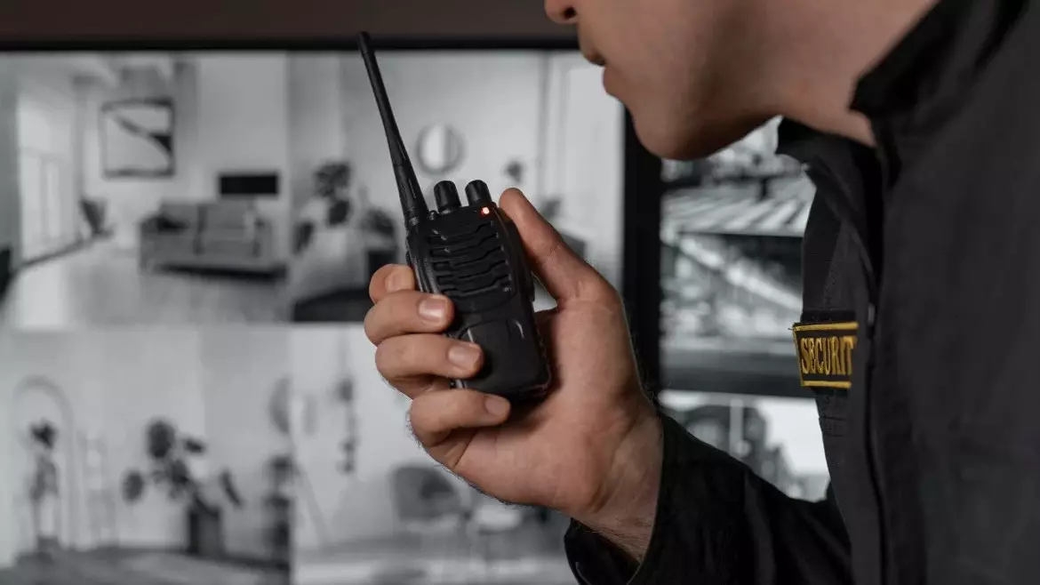 25-тен 50 жасқа дейін: Қазақстан мектептерінде күзетшілер ережесі өзгереді