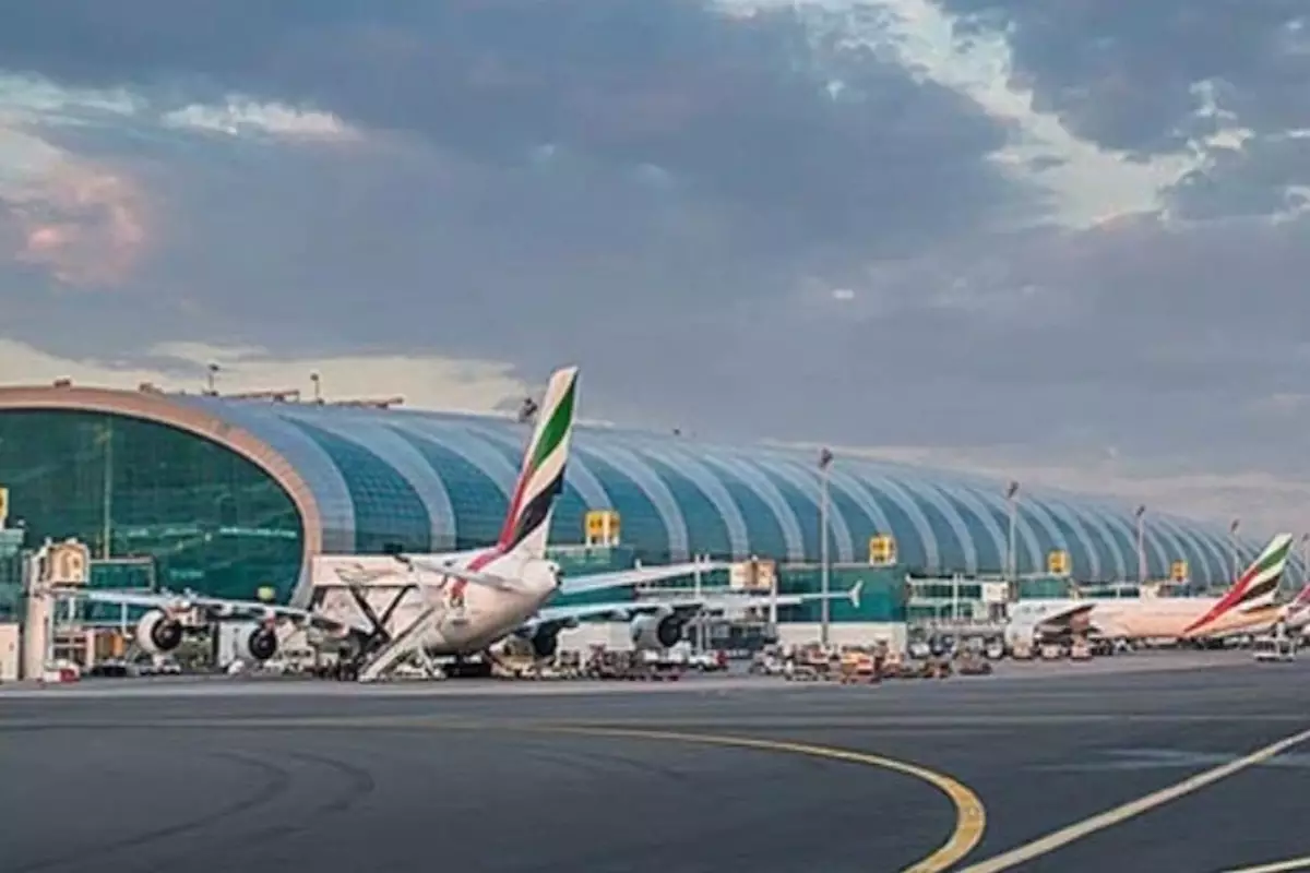 Аэропорт Дубая приостановил работу