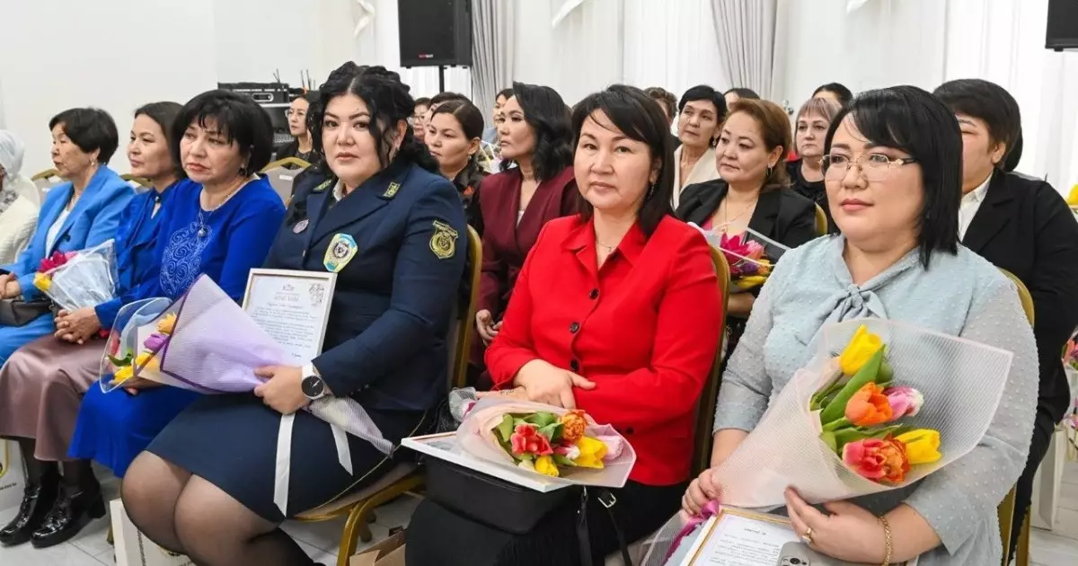  Қызылордада аймақ басшысы әйел-аналармен кездесу өткізді 