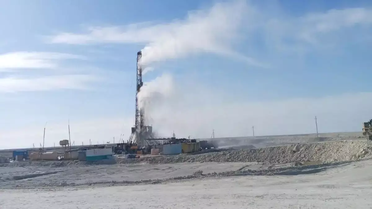 Специалисты мониторят ситуацию на месторождении Каратурун