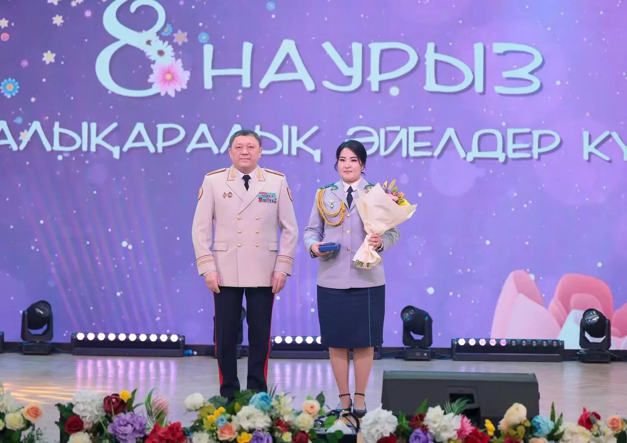 Капитан полиции из ВКО награждена за предотвращение возможной трагедии