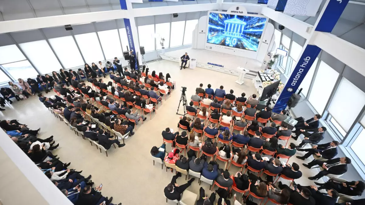 Мәулен Әшімбаев Талдау мектебін қорытындылады