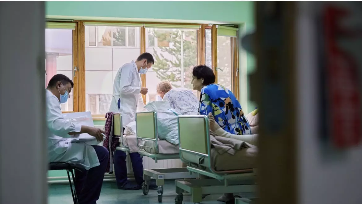 Енді дәрігерге қол көтеру – ауыр қылмыс: Қазақстанда заң қатайды
