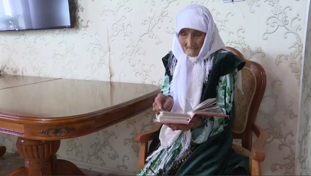 116 жастағы әже құрт жасап, үй жинайды