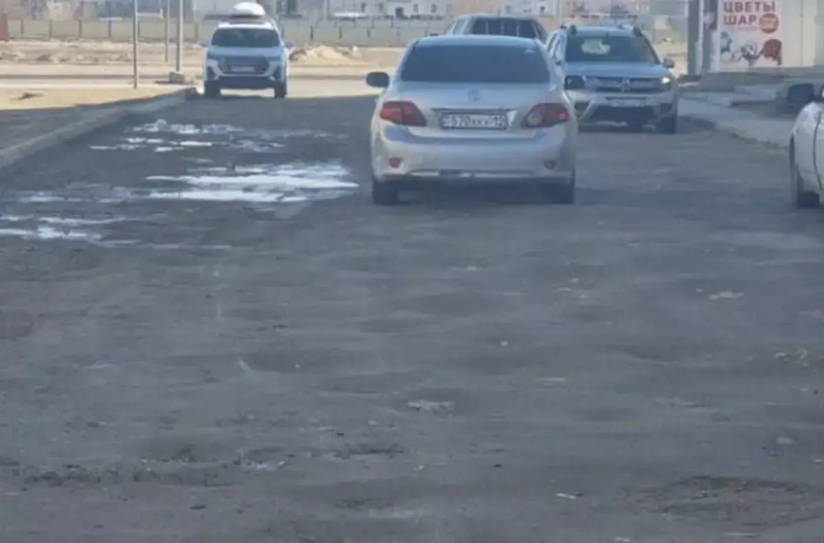 Жители 34 микрорайона Актау три года не могут добиться ремонта дороги - новости на Lada.kz 07.03.2026