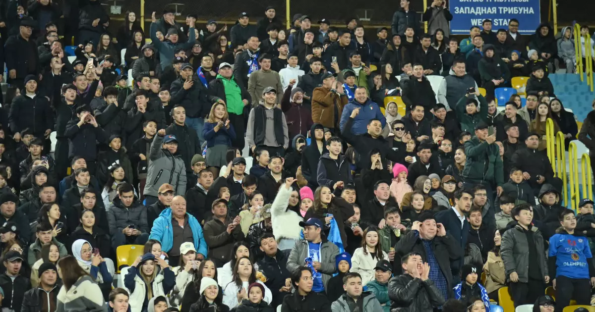  Шымкент стадионында жаңа Конституцияны қолдауға арналған мерекелік кеш өтті 