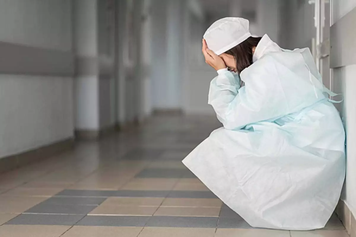 Қазақстанда дәрігерді соққыға жыққандар 4 325 000 теңгеге дейін айыппұл арқалап, сотталмақ