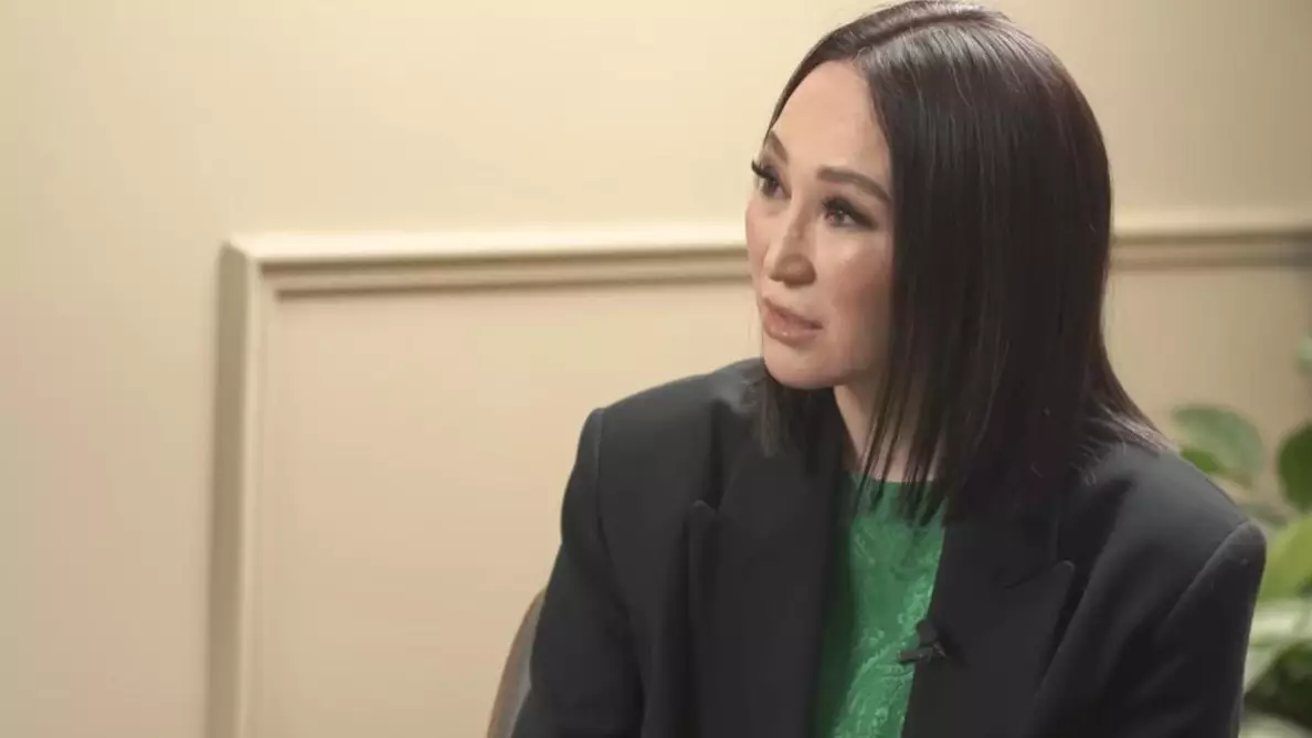 “Менің де қазақ жігітіне тұрмысқа шыққым келді”. Журналист Жанар Байсеміз шетелдік жолдасы жайлы айтып, түрлі пікірге жауап берді