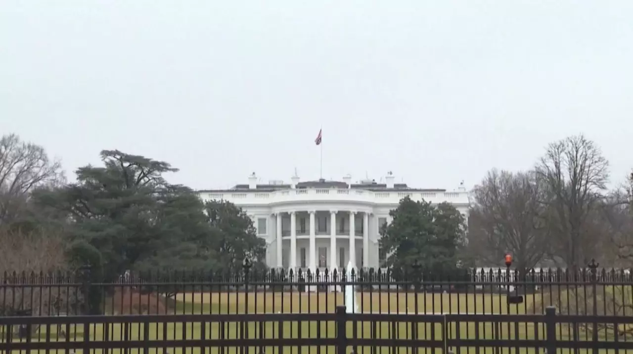 АҚШ Үндістанға мұнай сатып алуға рұқсат берді