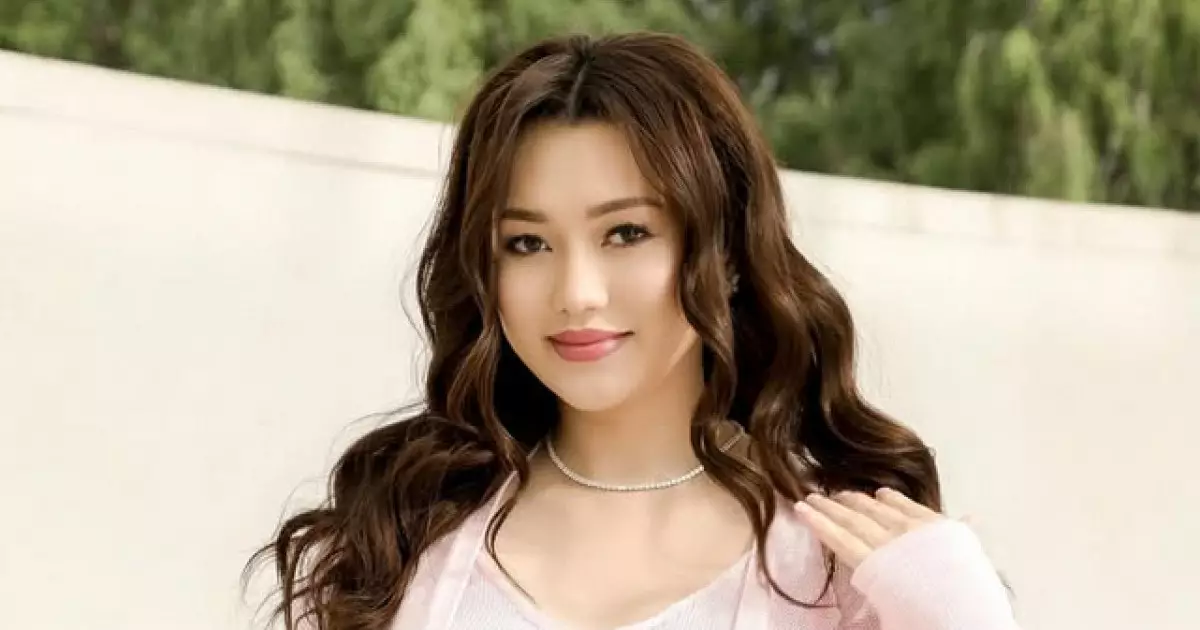  «Хаты жүрегіме батты»: Ерке Есмахан күйеуінен ауыр сөз естіген әйелге қымбат сыйлық жасайтынын айтты 